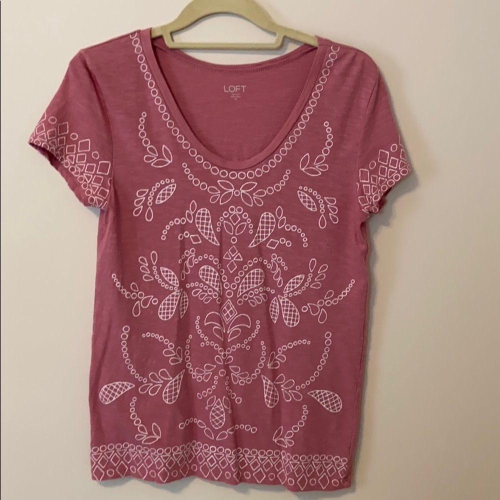 Loft outlet coral t shirt with white embellishment